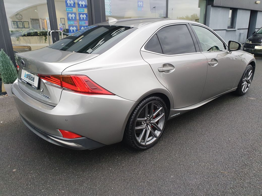 2017 Lexus IS 300h
