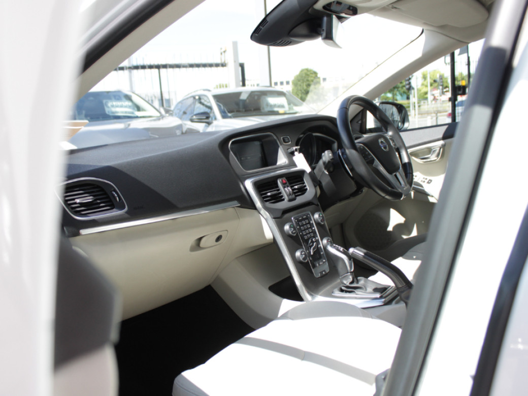 2016 Volvo V40