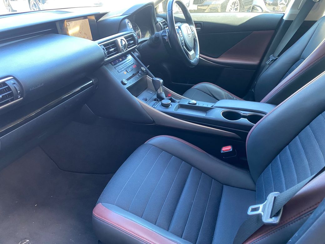 2017 Lexus IS 300h