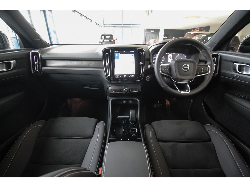 2023 Volvo XC40