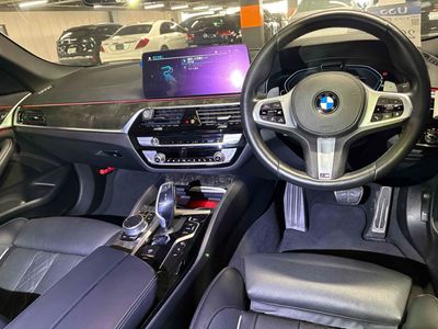 2020 BMW 530