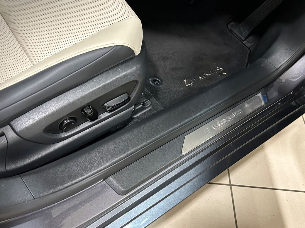 2023 Lexus ES 300h