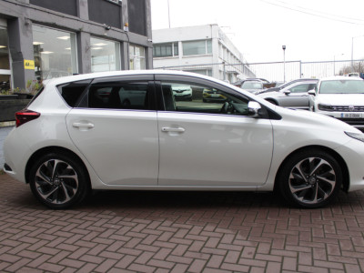 2016 Toyota Auris