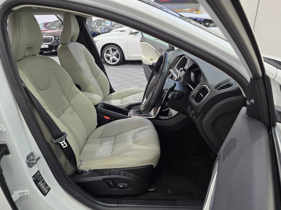 2018 Volvo V40