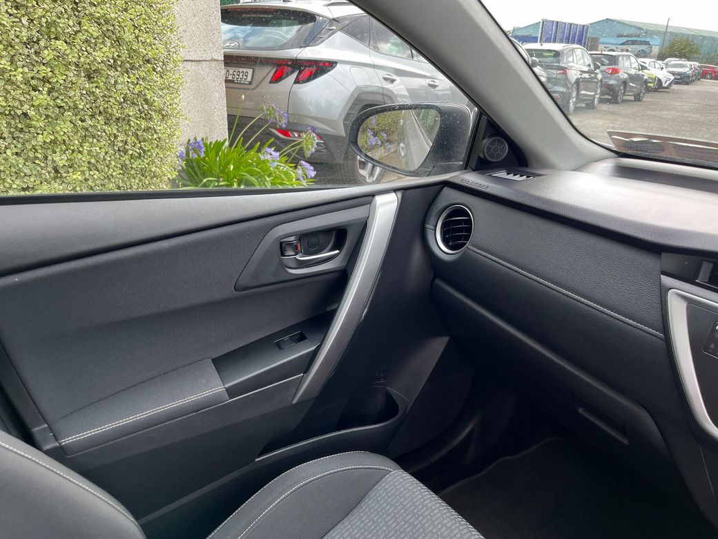 2015 Toyota Auris