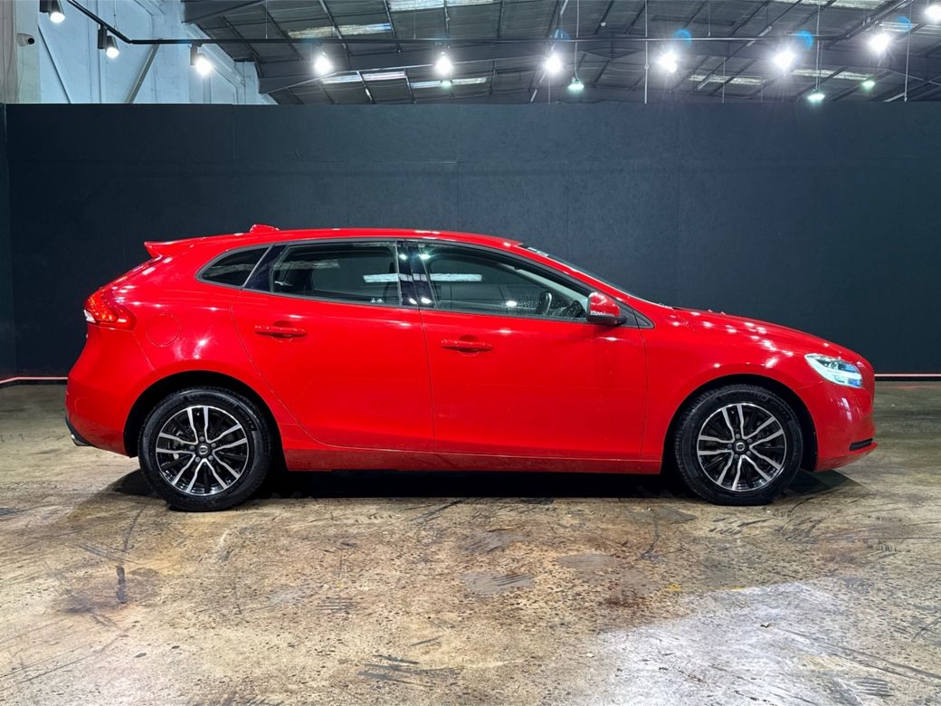 2018 Volvo V40