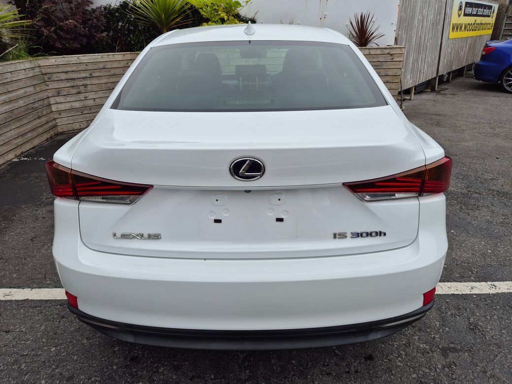 2017 Lexus IS 300h