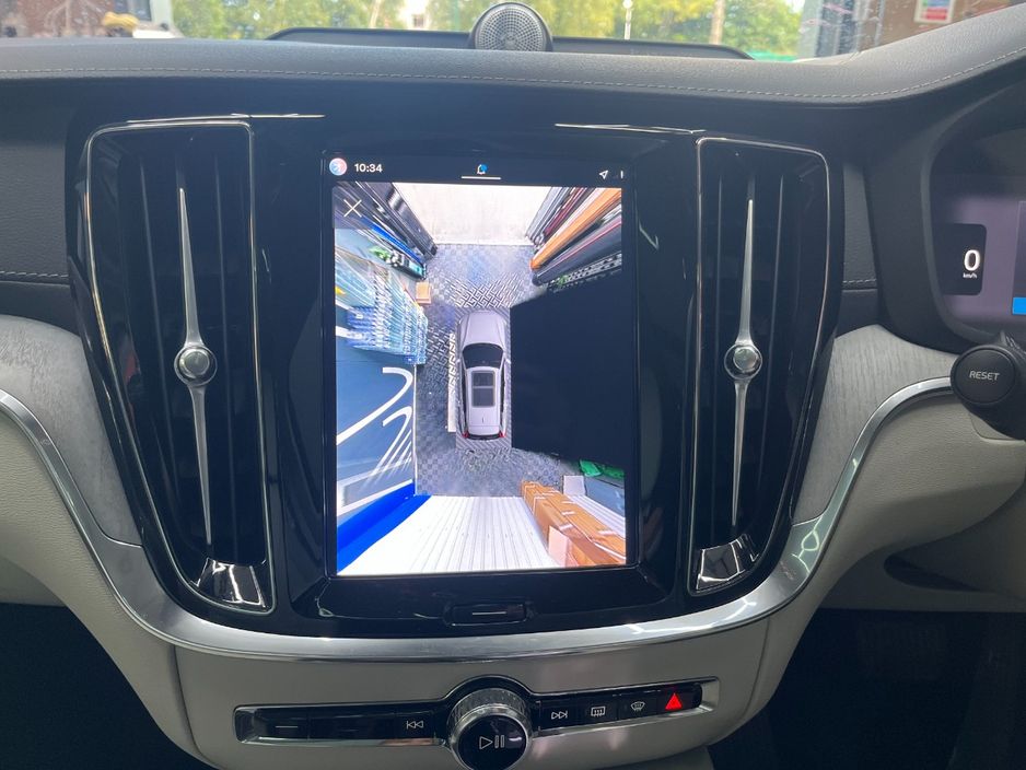 2025 Volvo V60