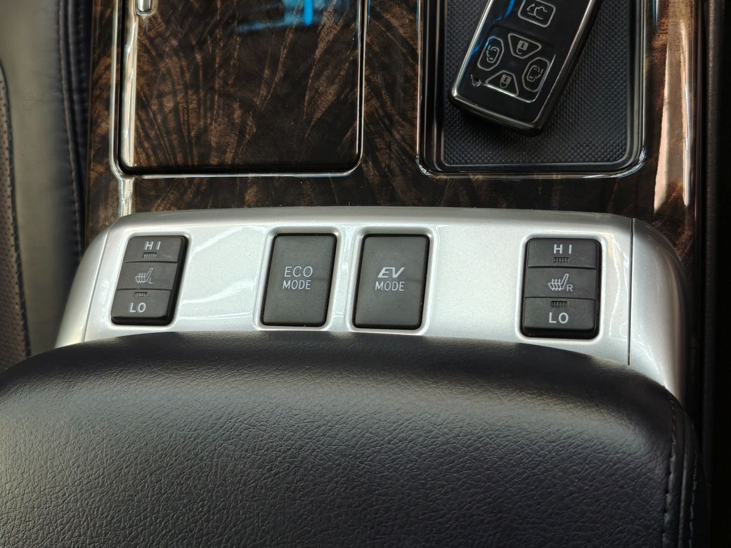 2014 Toyota Vellfire