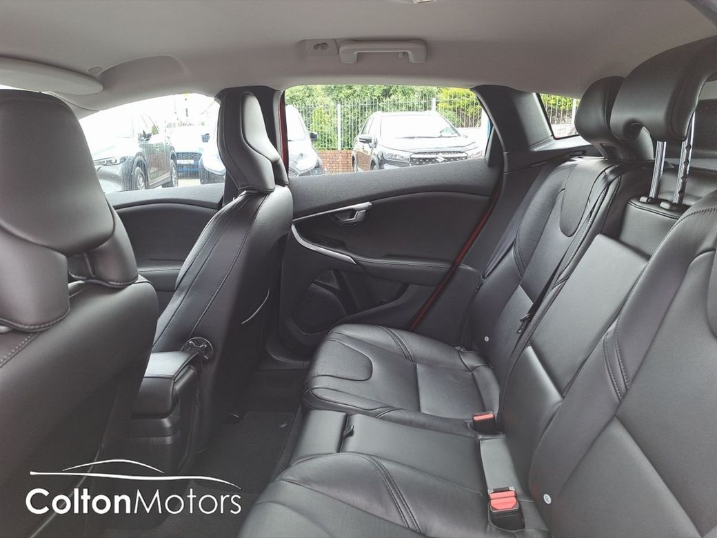 2017 Volvo V40