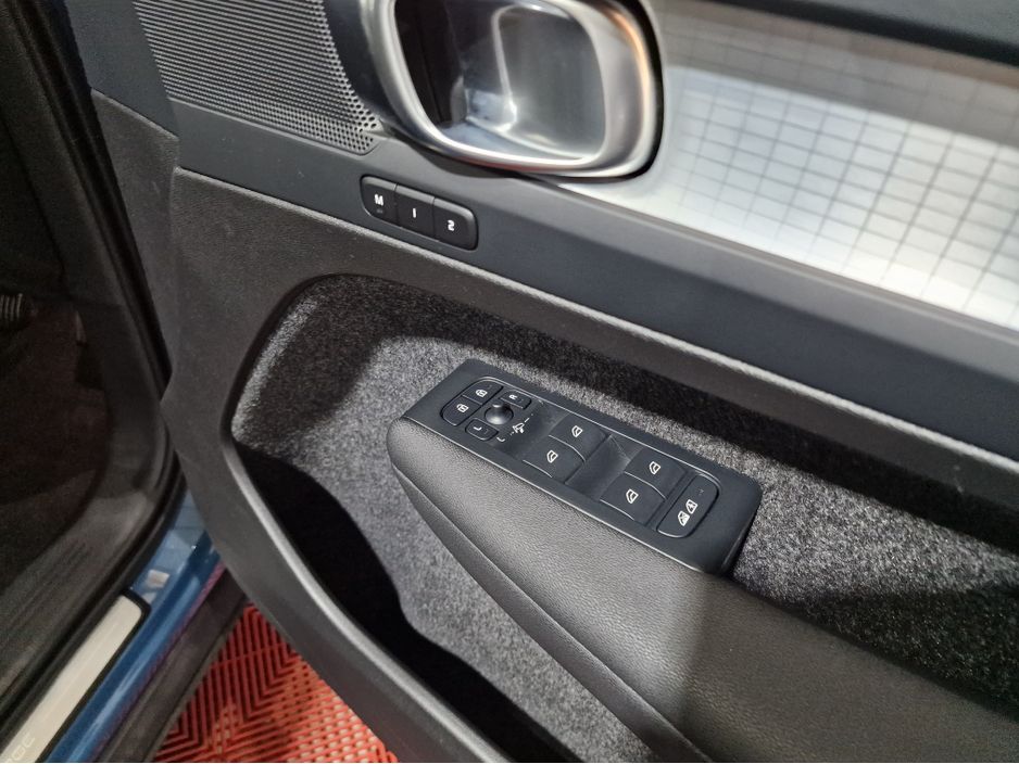 2023 Volvo XC40