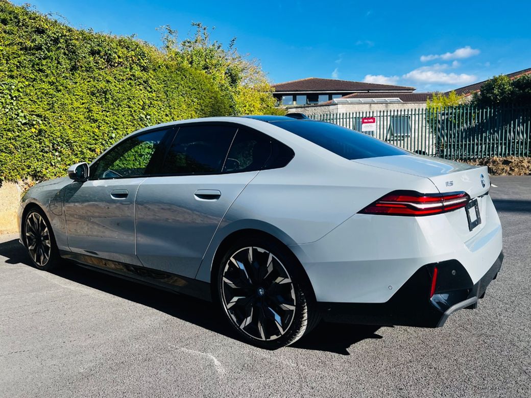2023 BMW i5