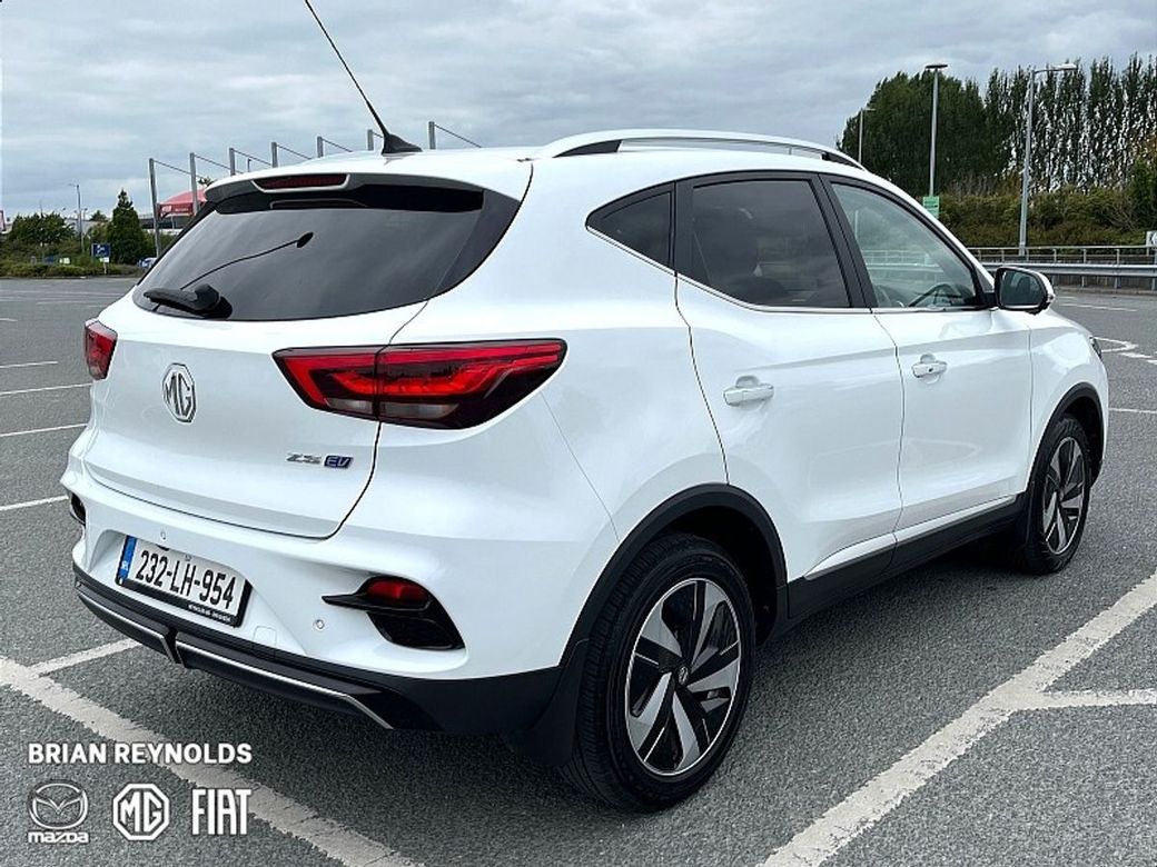 2023 MG ZS