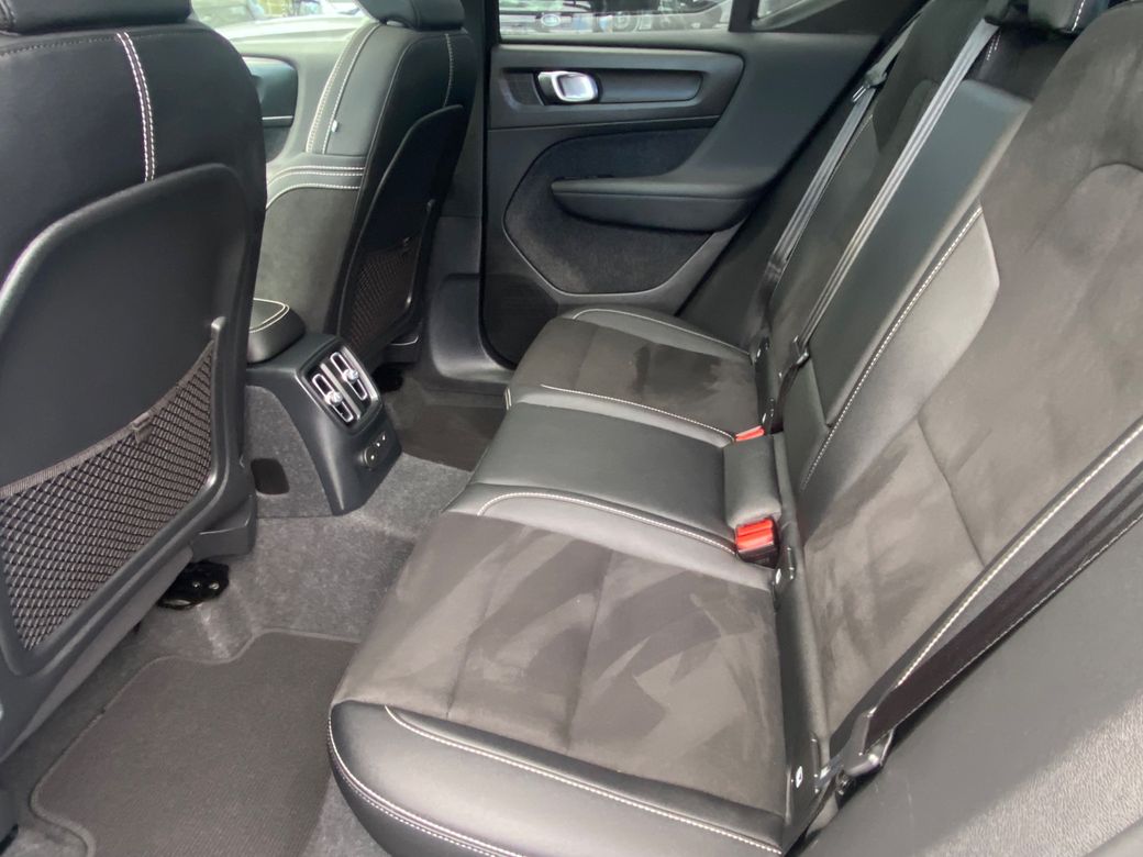 2023 Volvo XC40