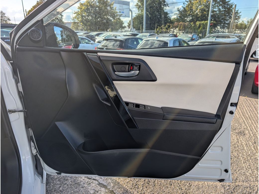 2016 Toyota Auris