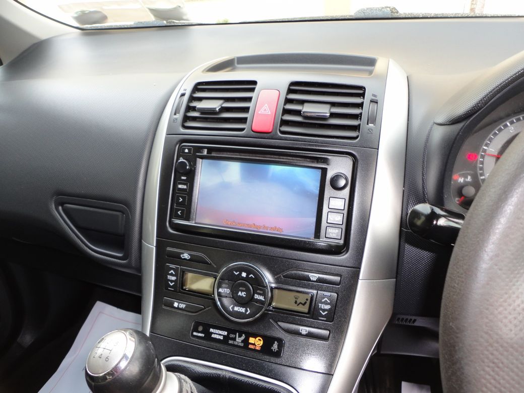 2012 Toyota Auris
