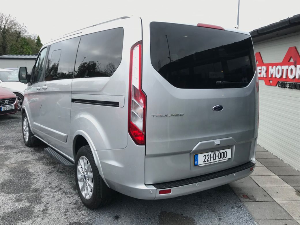 2022 Ford Tourneo