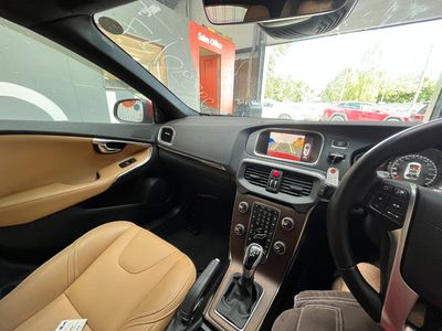 2017 Volvo V40