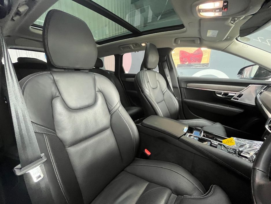 2022 Volvo V90