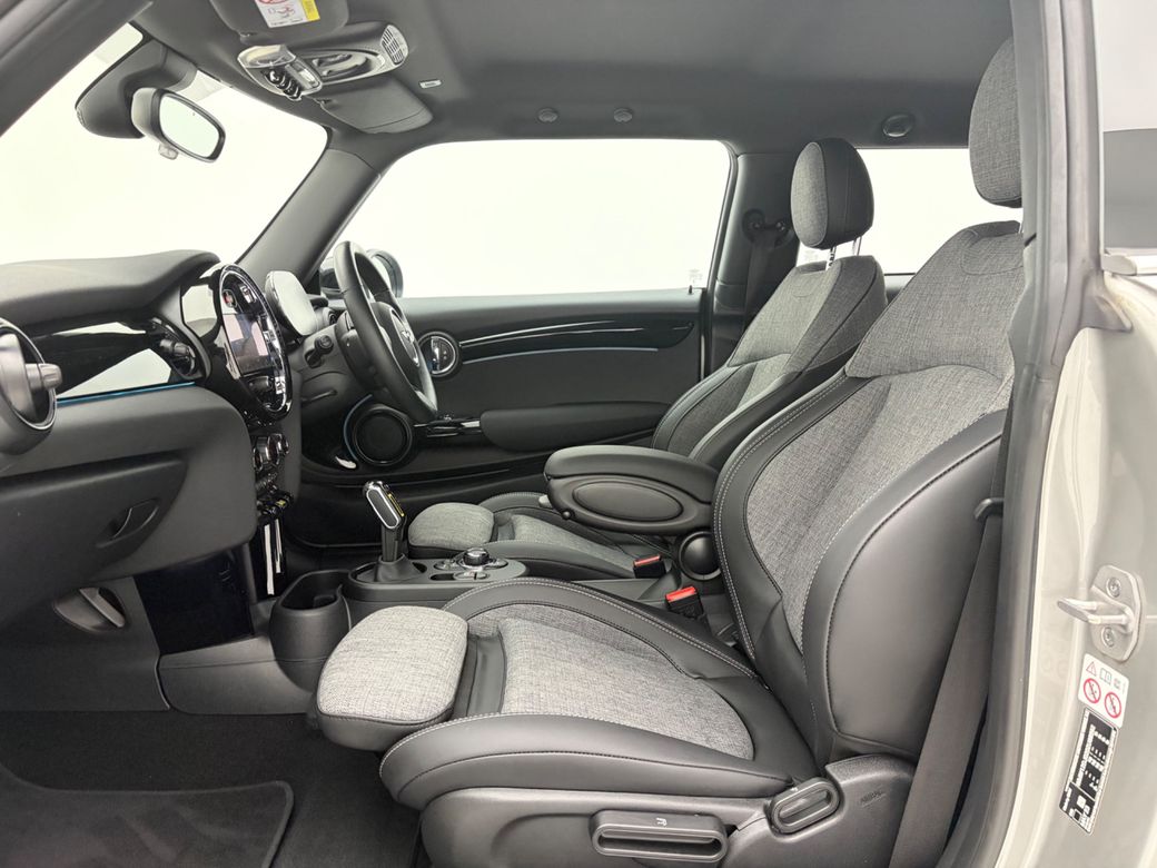 2023 Mini Hatch