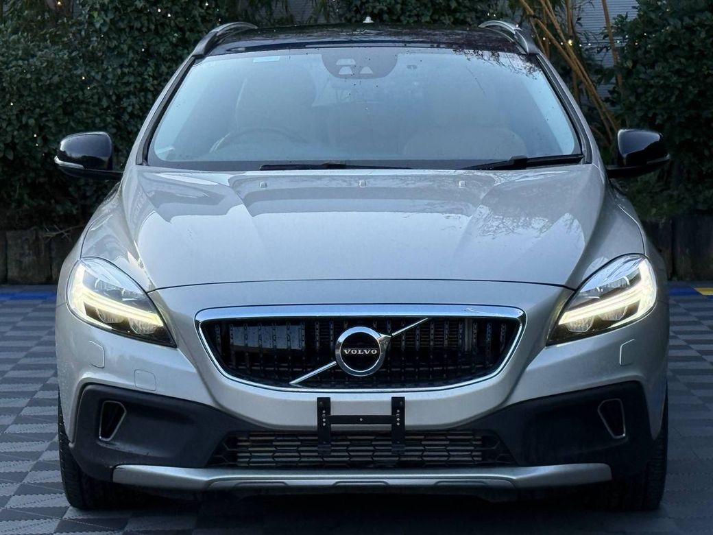 2019 Volvo V40