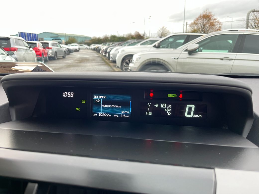 2019 Toyota Prius Alpha