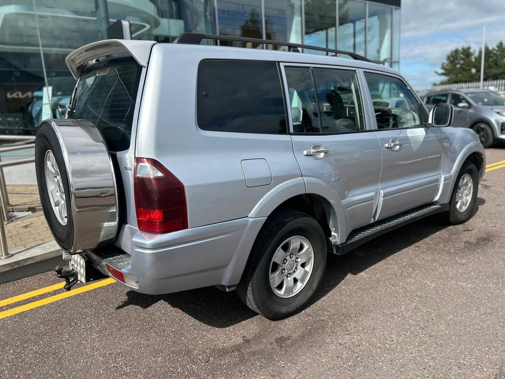2006 Mitsubishi Pajero