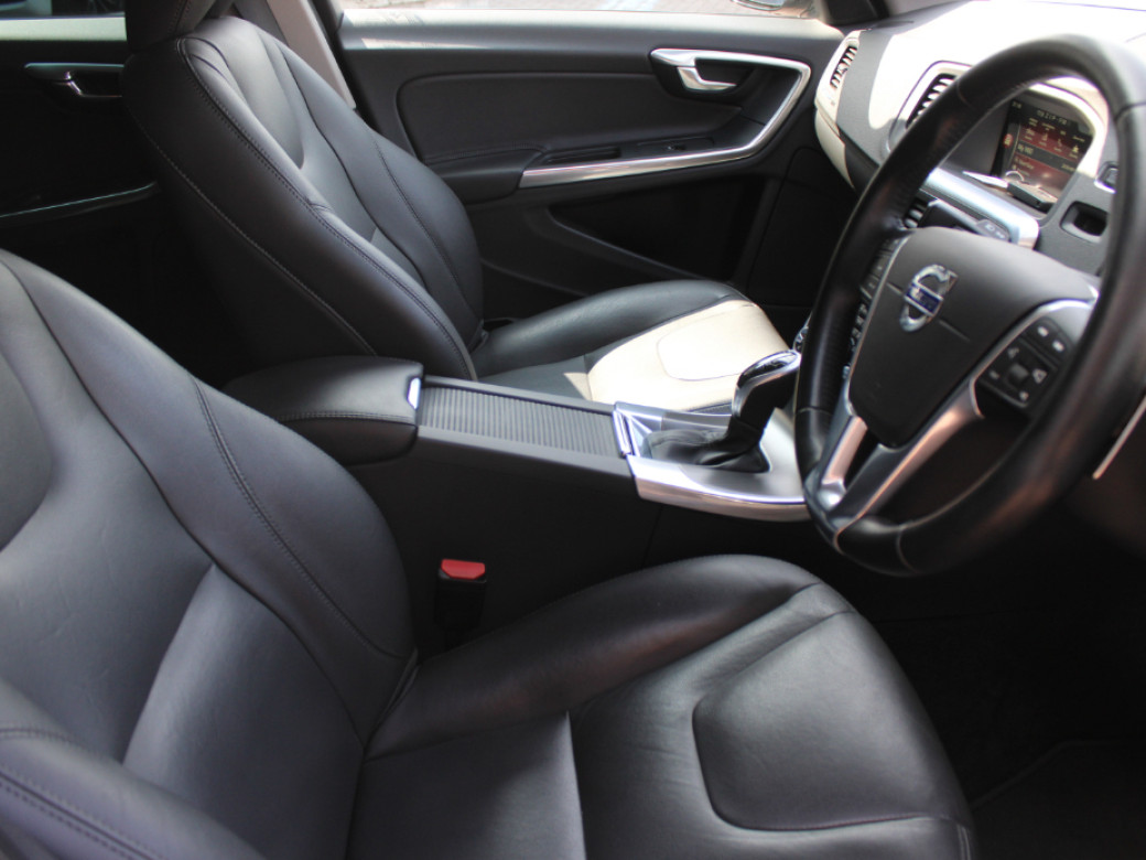 2016 Volvo V60 Cross Country