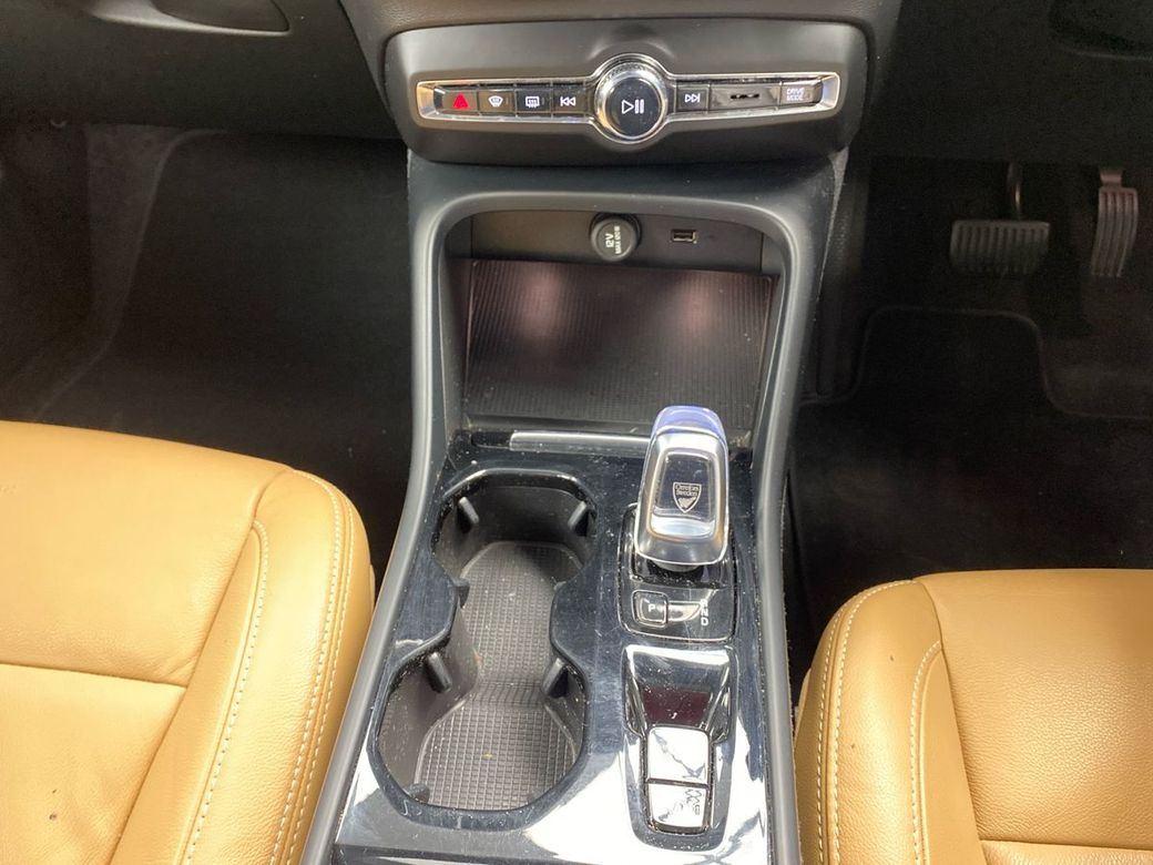2021 Volvo XC40