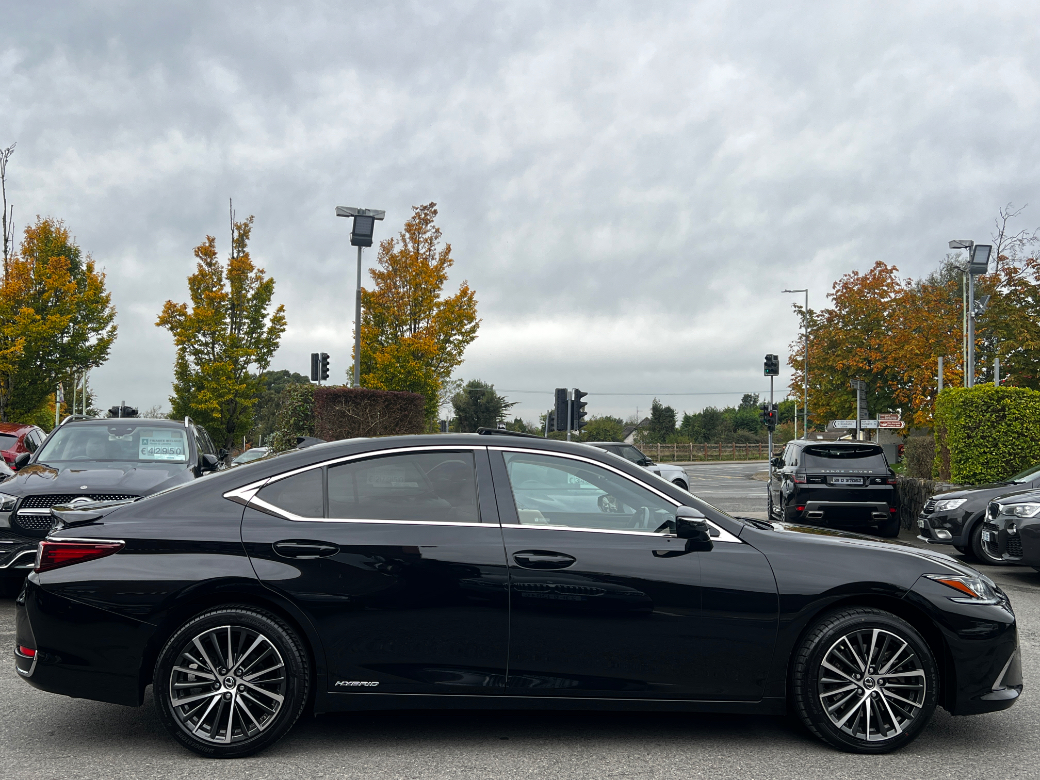 2022 Lexus ES 300h