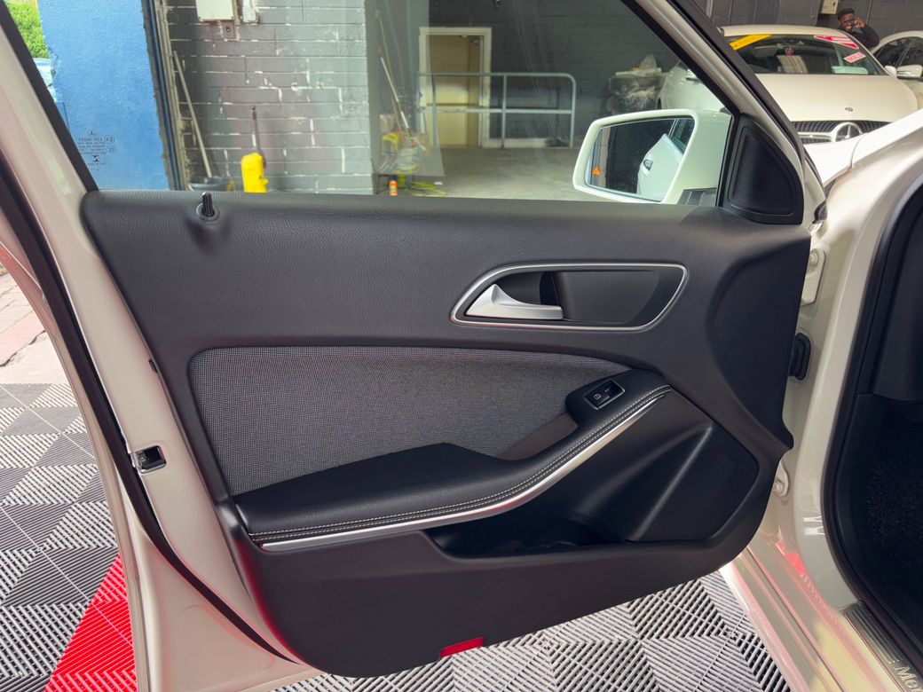 2016 Mercedes-Benz A 180