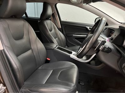 2016 Volvo V60 Cross Country