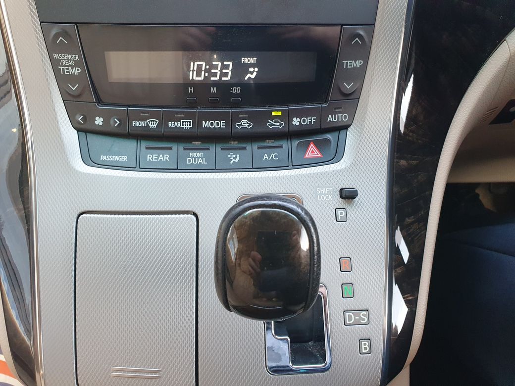 2013 Toyota Alphard