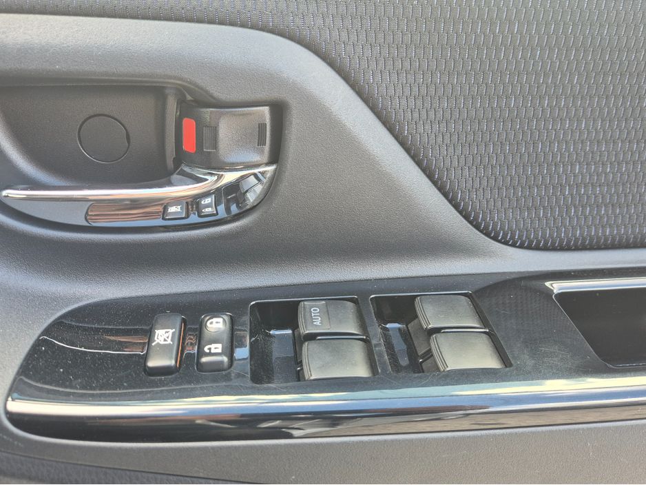 2016 Toyota Vitz