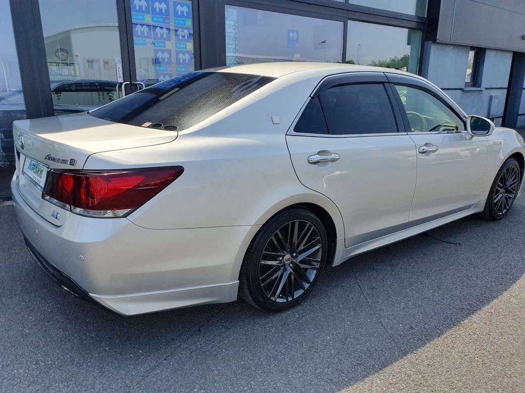 2014 Toyota Crown