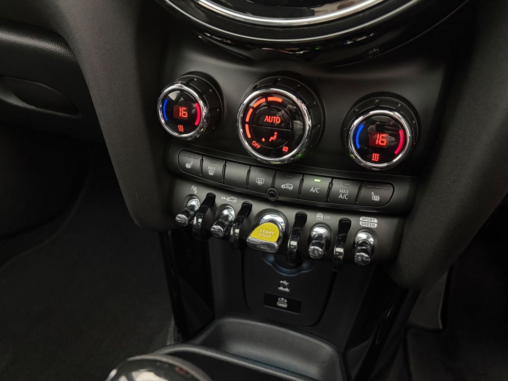 2023 Mini Hatch