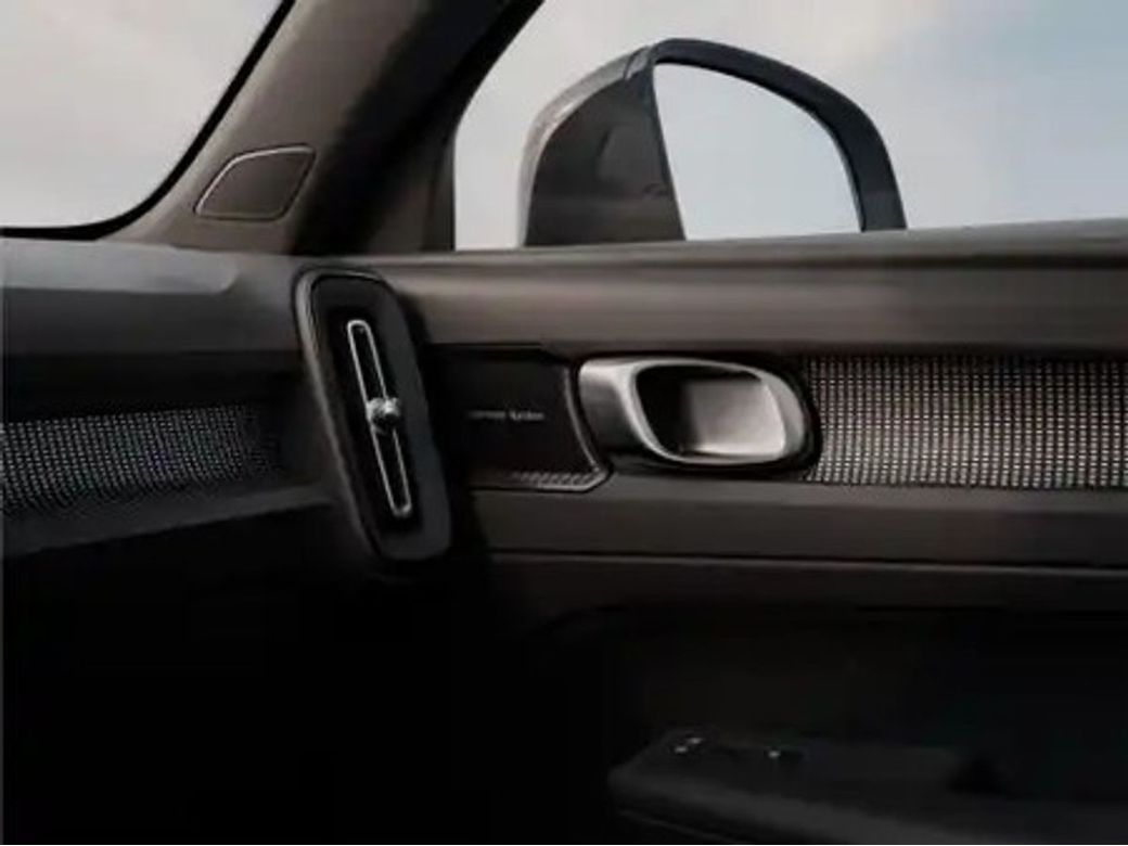 2027 Volvo EX40