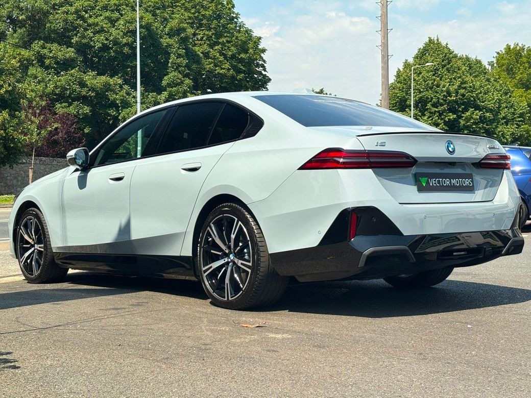 2025 BMW i5
