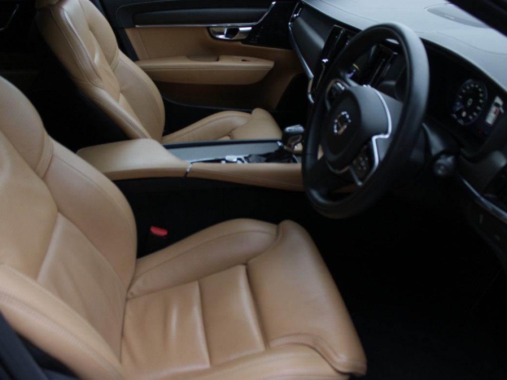 2021 Volvo V90 Cross Country