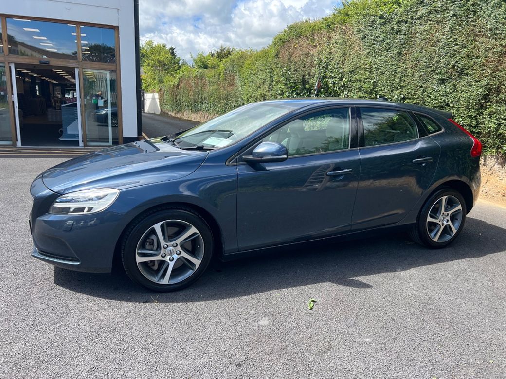 2019 Volvo V40