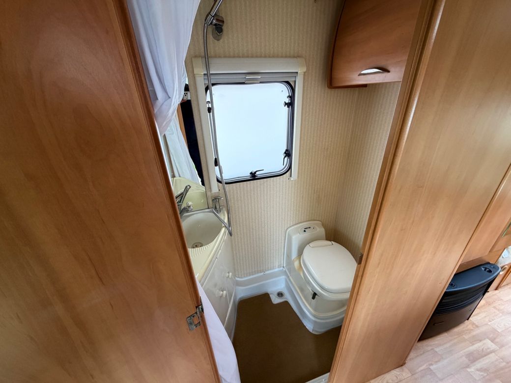 2005 SWIFT SUNTOR 590 RL R.H.D 