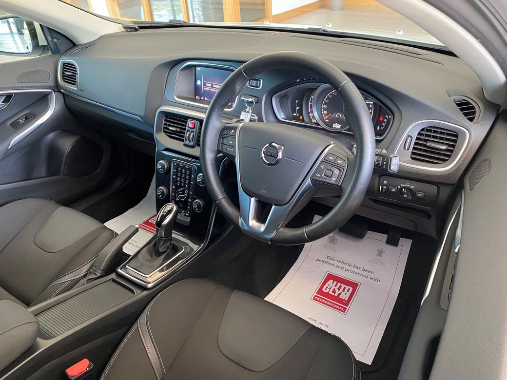 2017 Volvo V40