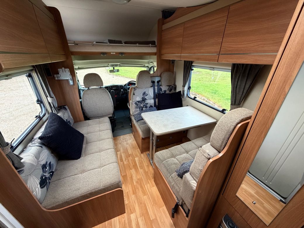 2013 SWIFT ESCAPE 696 R.H.D 