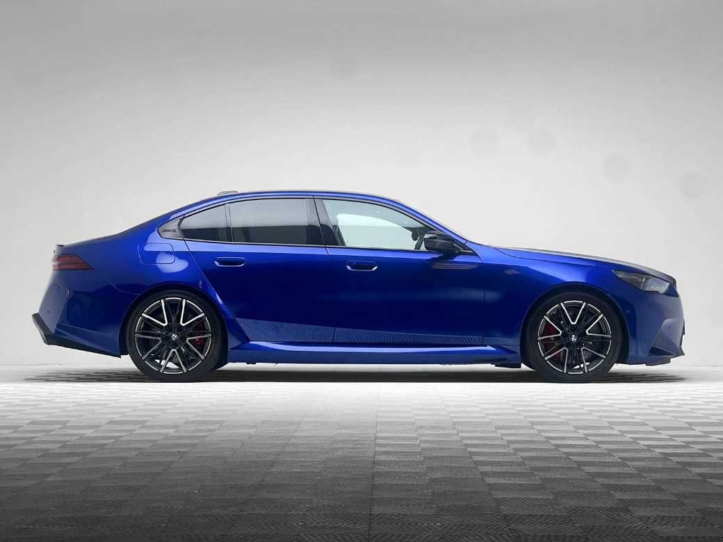 2025 BMW M5