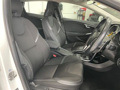 2017 Volvo V40