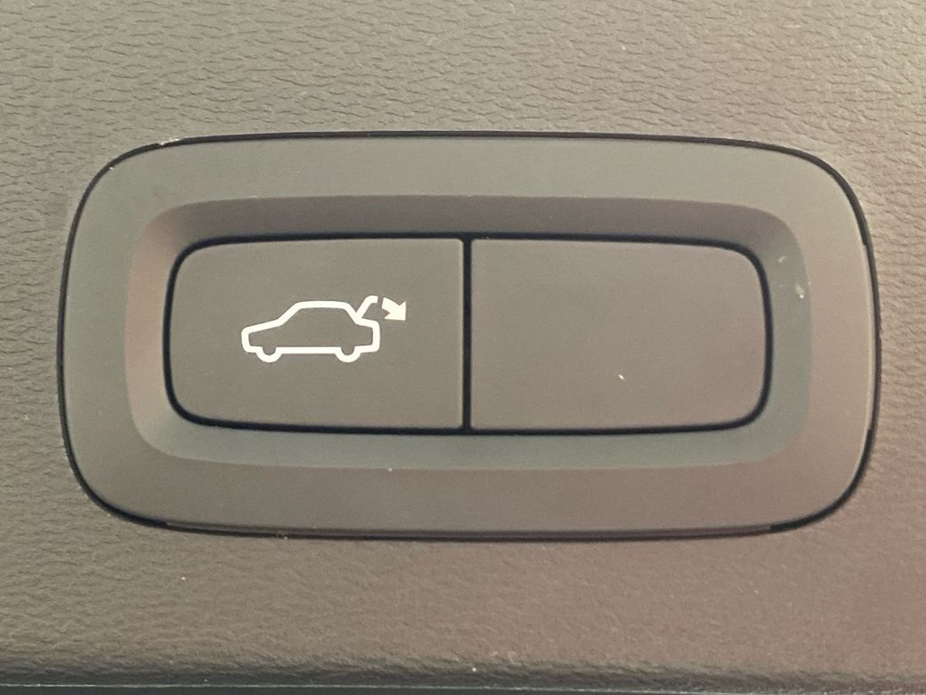 2026 Volvo EX40