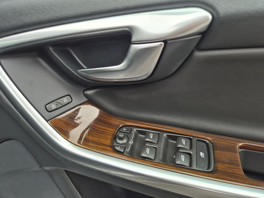 2017 Volvo V60 Cross Country