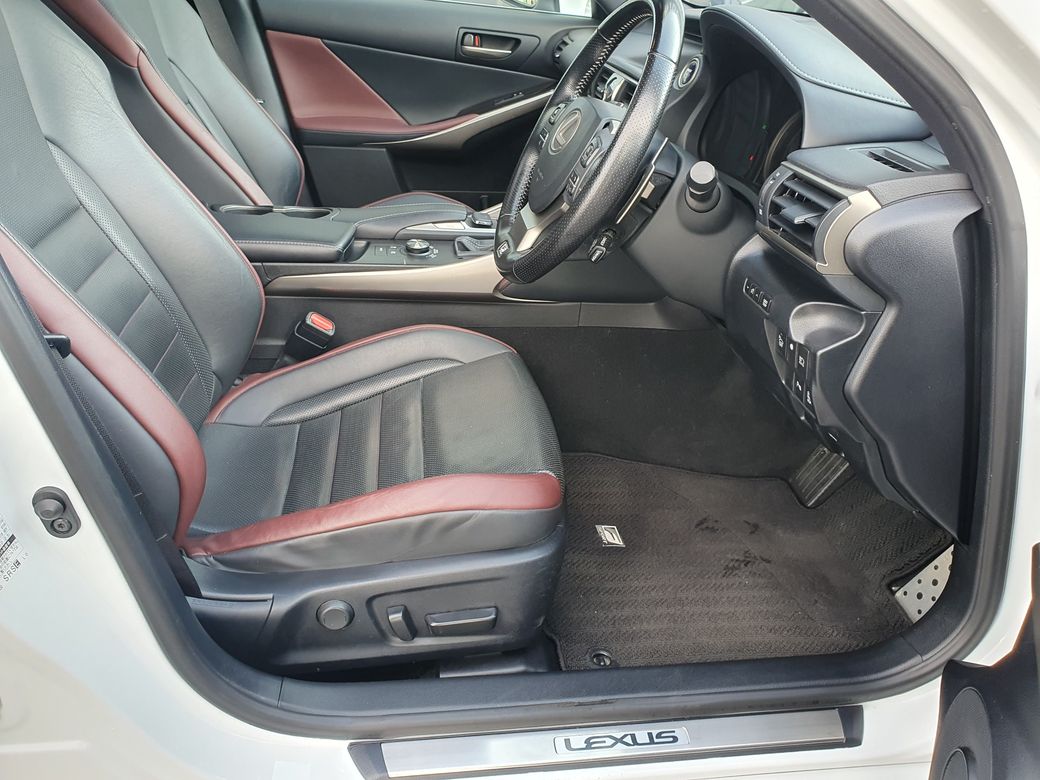 2020 Lexus IS 300h