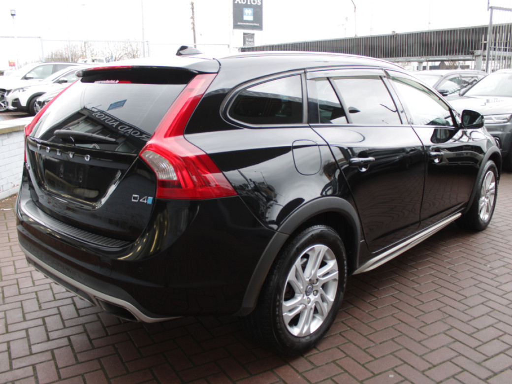 2016 Volvo V60 Cross Country