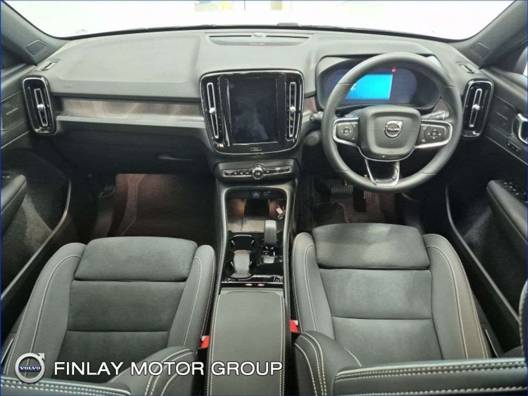 2025 Volvo XC40